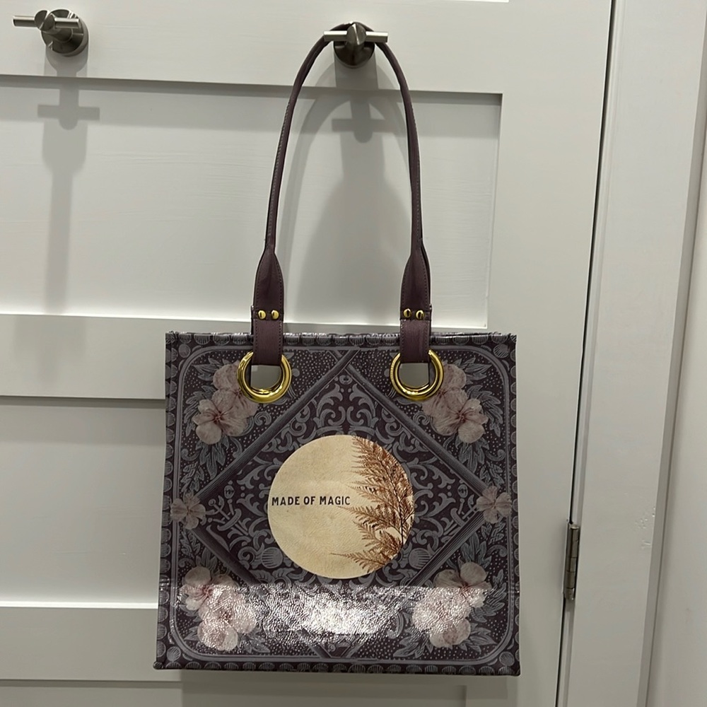 Papaya Art brand luxe tote bag- never used - brand new- no scratches